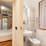 Guesthost - Comfy Flat Near Ospedale Policlinico 公寓
