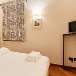 Guesthost - Comfy Flat Near Ospedale Policlinico 公寓