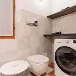Guesthost - Comfy Flat Near Ospedale Policlinico 公寓