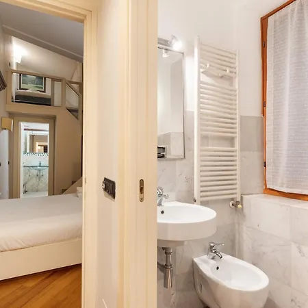 Guesthost - Comfy Flat Near Ospedale Policlinico Lejlighed