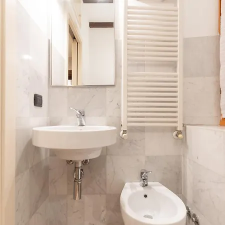Guesthost - Comfy Flat Near Ospedale Policlinico Lejlighed *