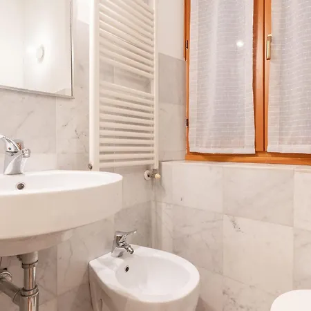 Guesthost - Comfy Flat Near Ospedale Policlinico * Milano