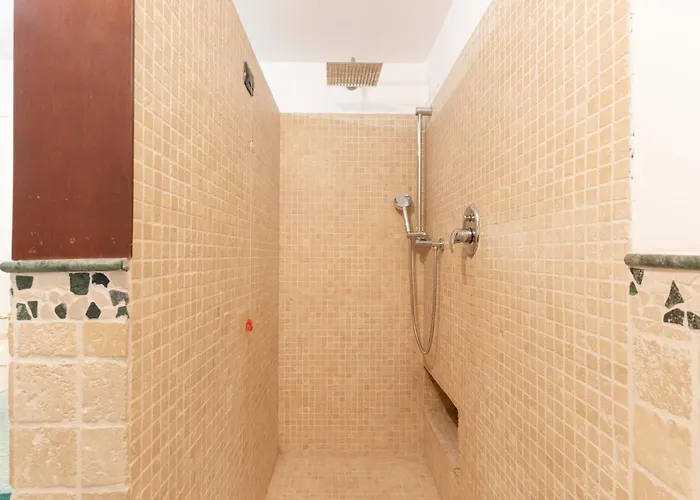 Lägenhet Guesthost - Comfy Flat Near Ospedale Policlinico